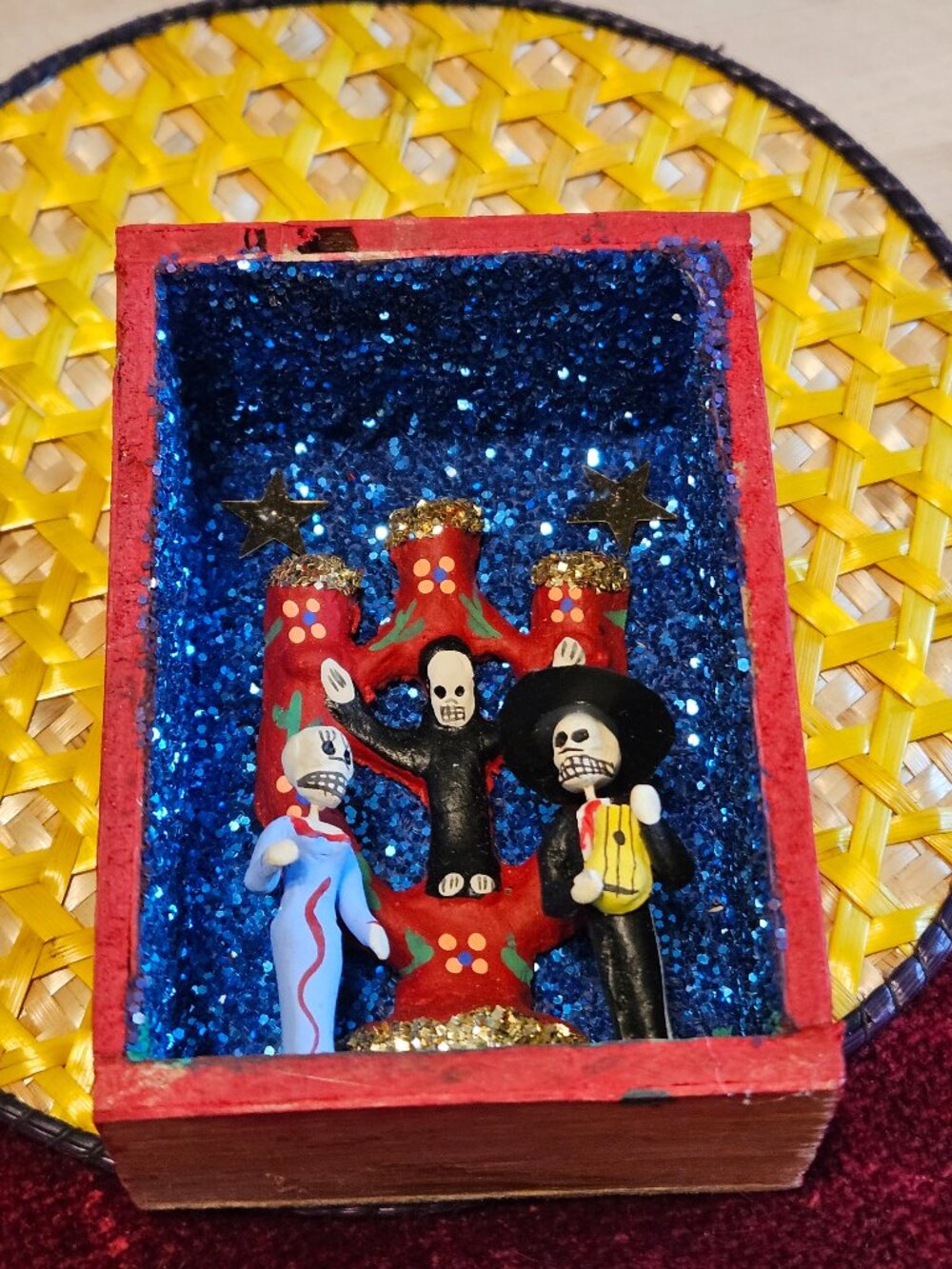 VINTAGE OAXACAN ALTAR OFFRENDE MUERTOS CLAY AND WIRE SCULPTURE DIORAMA